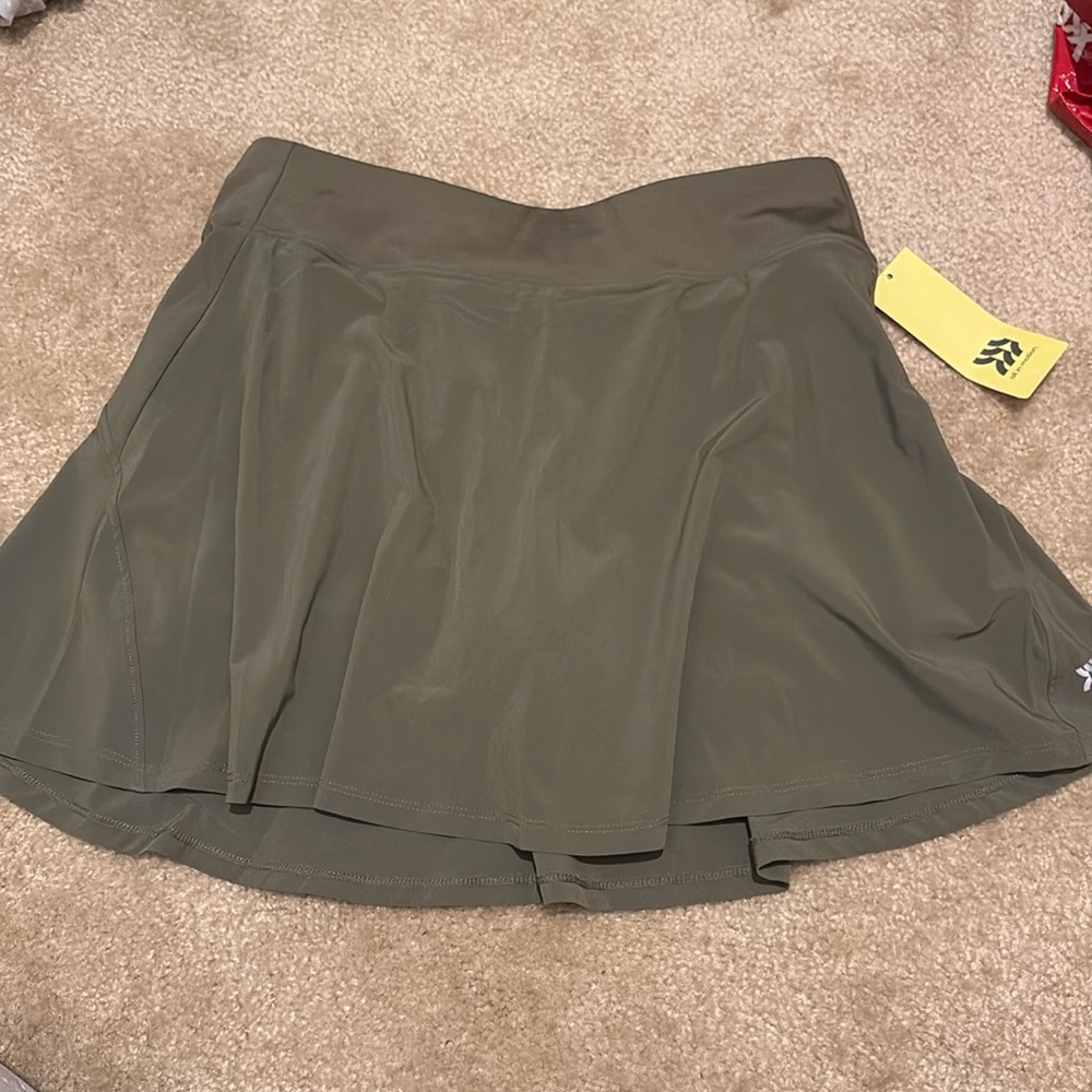 Women’s sport skirt. NWT! Size M
